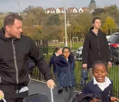 ORCHARD GROVE PRIMARY LAUNCHES WALKING BUS WITH A DIFFERENCE